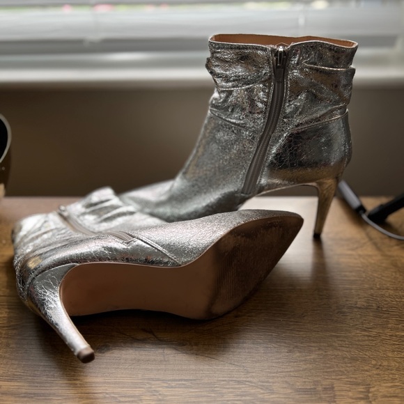 Metallic Silver - Picture 7 of 7